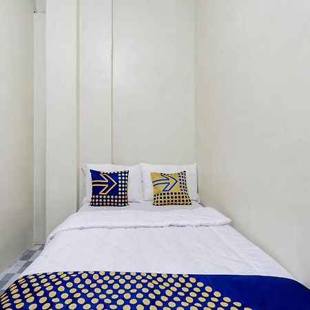 Spot On 93967 Hasna Guest House Syariah كديري المظهر الخارجي الصورة