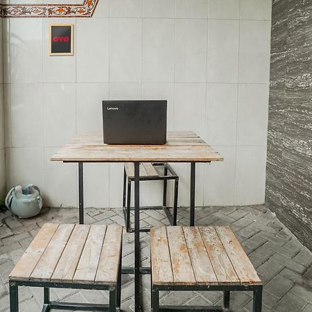 Spot On 93967 Hasna Guest House Syariah كديري المظهر الخارجي الصورة