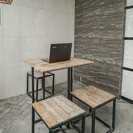 Spot On 93967 Hasna Guest House Syariah كديري المظهر الخارجي الصورة
