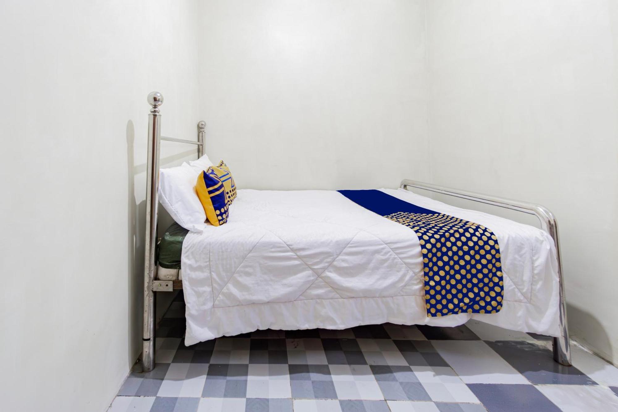 Spot On 93967 Hasna Guest House Syariah كديري المظهر الخارجي الصورة