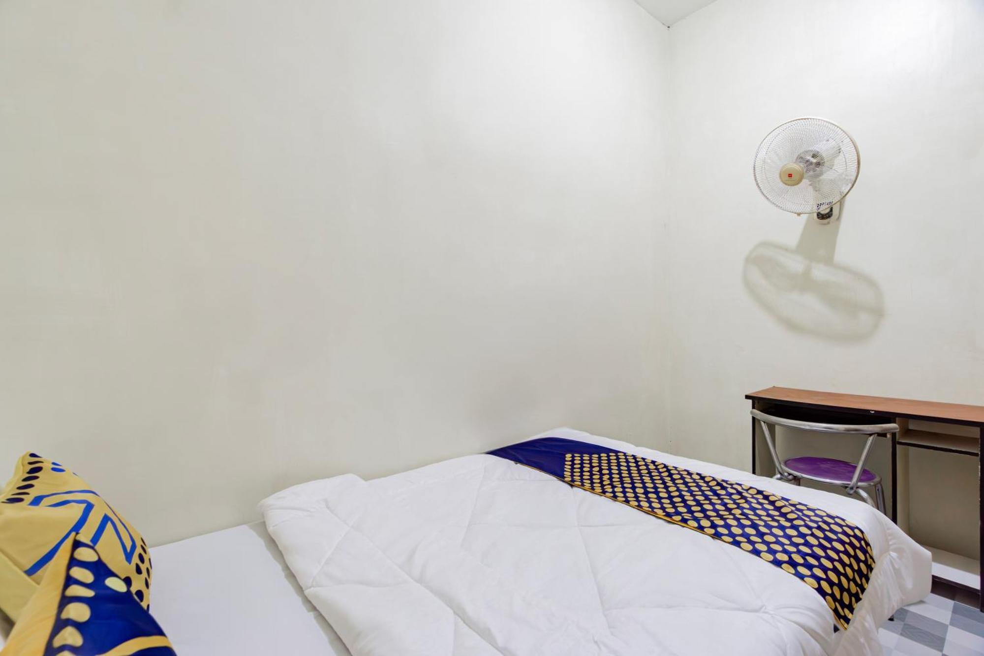 Spot On 93967 Hasna Guest House Syariah كديري المظهر الخارجي الصورة