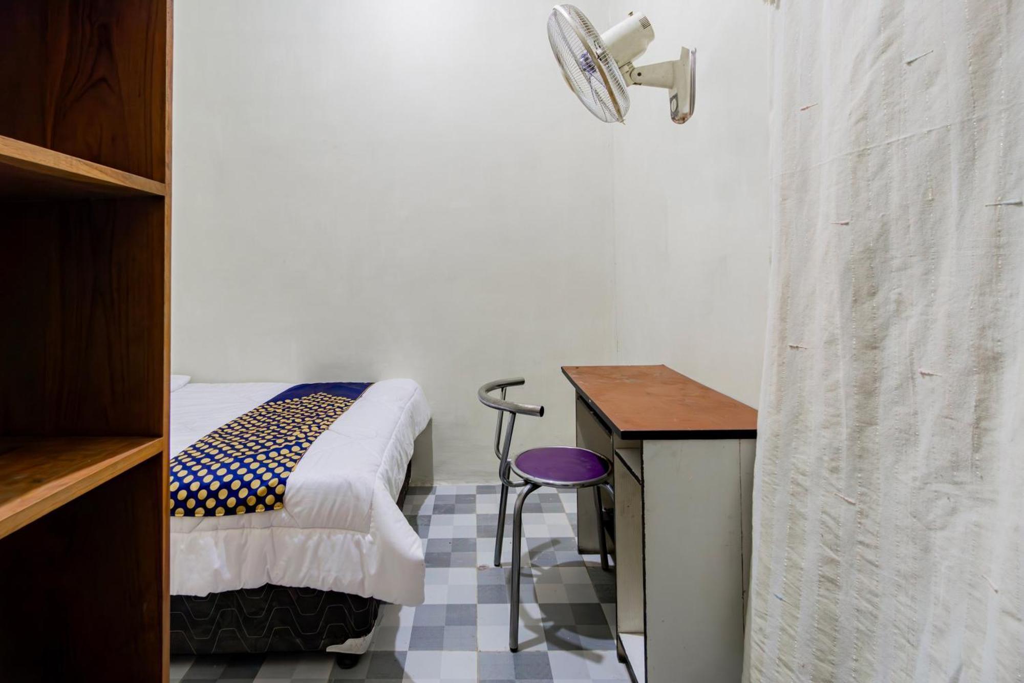 Spot On 93967 Hasna Guest House Syariah كديري المظهر الخارجي الصورة