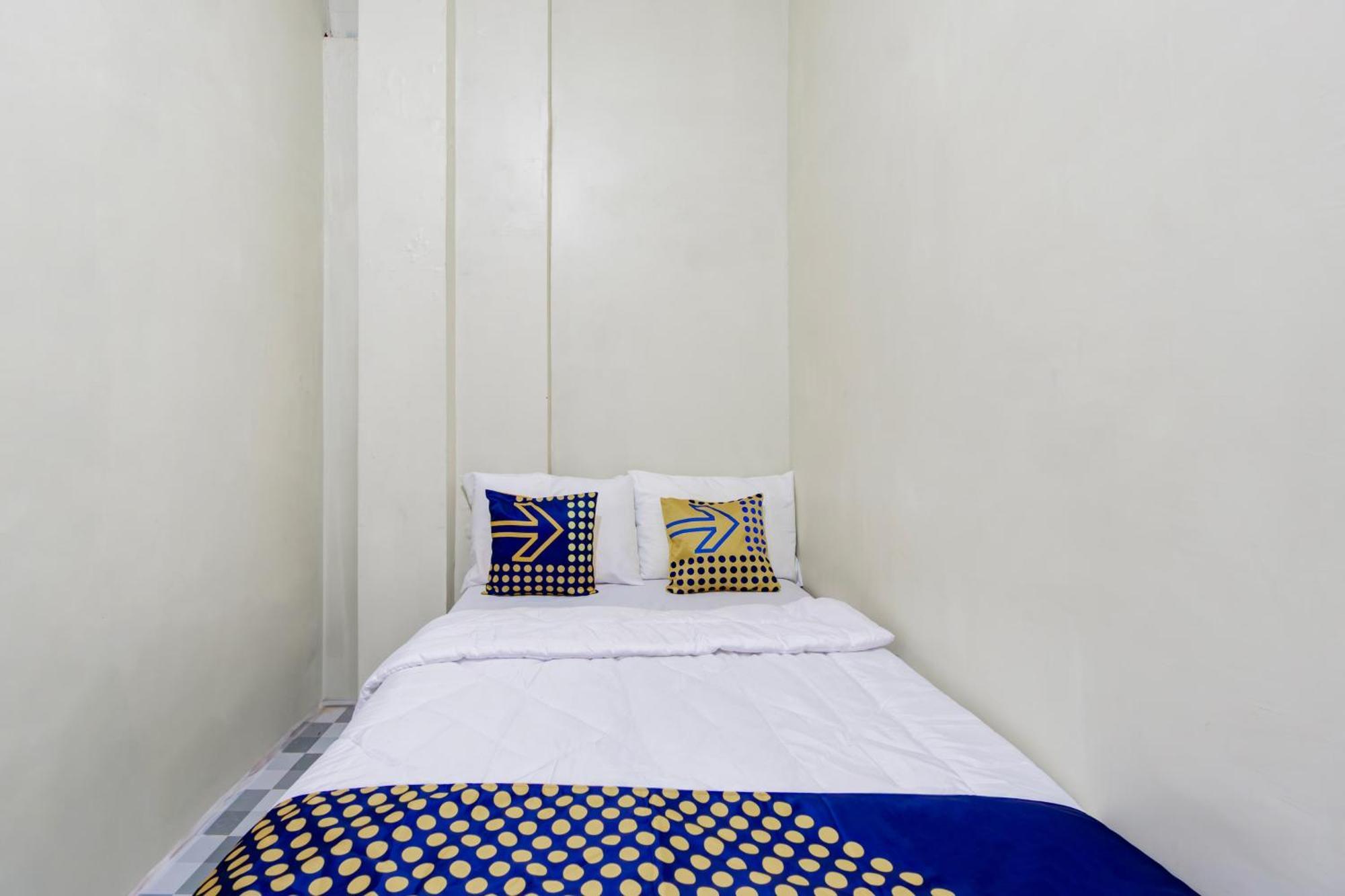 Spot On 93967 Hasna Guest House Syariah كديري المظهر الخارجي الصورة