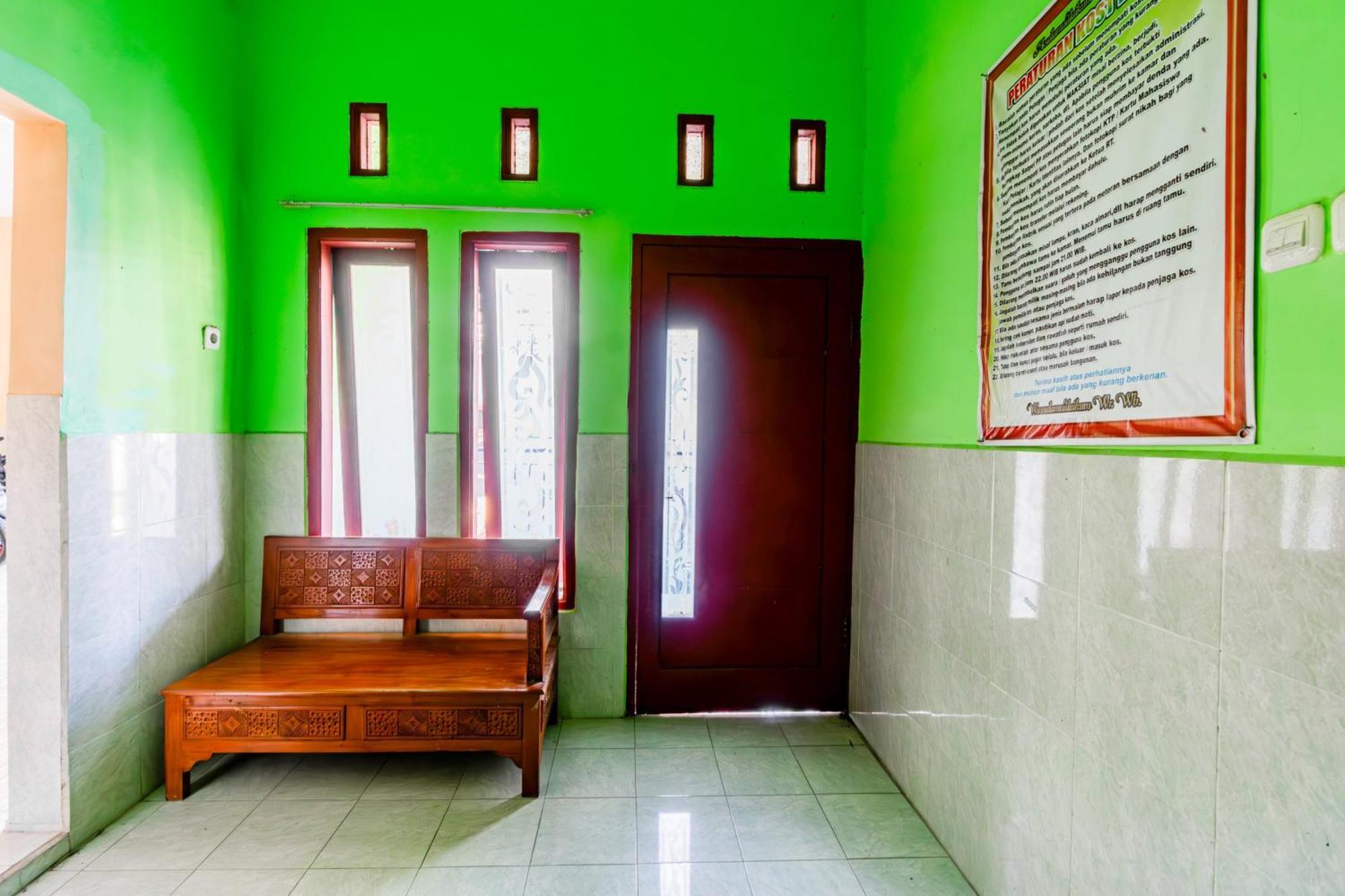 Spot On 93967 Hasna Guest House Syariah كديري المظهر الخارجي الصورة